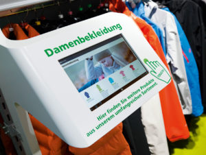 McTrek in Berlin setzt auf virtuelle Regalverlängerung. (Foto: <a href=