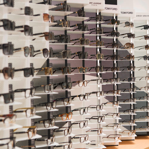 Rund 800 Brillenmodelle werden im Store angeboten. (Foto: Mister Spex)