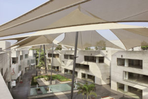 Mondeal Retail Park in Ahmedabad: In der Open-Air-Mall hat jede Marke ein eigenes Gebäude.