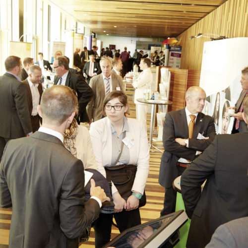 Händler mit Ursprung aus der Online- und Offline-Welt diskutierten über mögliche Strategien, Trends und Perspektiven des Multichannel-Retailings.