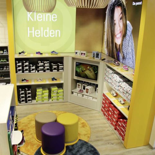 Freundlich gestaltete Kinderschuhabteilung (Foto: Quick Schuh)