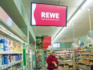 Die Rewe-Gruppe verspricht sich von digitaler Instore-Werbung positive Werbeffekte