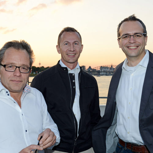 Auf dem 3. EHI Multichannel Management Kongress diskutierten rund 200 Teilnehmer über die Herausforderungen und Chancen des Mehrkanalvertriebs. Gelegenheit zum Ausbau der persönlichen Kontaktpflege bot die „hybris night“ mit Schiffsausflug auf dem Rhein.