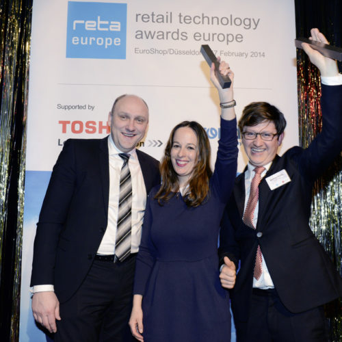 Christoph Diekmeyer (Lunar, links), Christina Stylianou (Netto) und Matthias Blodig (Lunar) mit dem Award „Best Customer Experience“