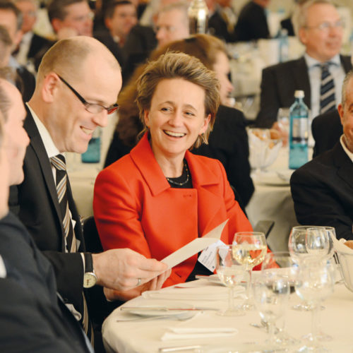 Gute Stimmung am Tisch mit Stefan Knappe (Melitta), Nicole Stollenwerk (KPMG) und Torsten Toeller (Fressnapf).