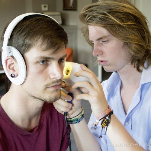 Bei Snugs in London bekommt der Kunde im Laden maßangefertigte In-Ear-Kopfhörer. (Foto: Snugs)