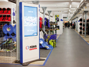 Sport Förg hat eine Stele zur digitalen Kundeninformation installiert. (Foto: Echion)