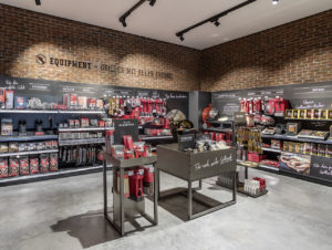 Stimmungsvoll: Abteilung für’s Zubehör (Foto: Bohnacker Store Solutions GmbH)