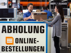 Kunden von Saturn können online bestellte Waren im Markt abholen. (Foto: Media-Saturn)