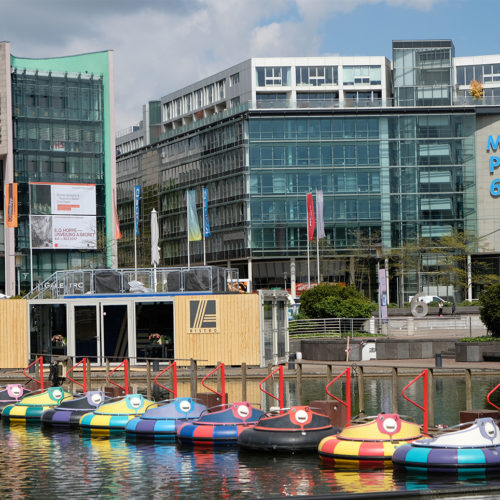 Von der Innenseite genießen die Gäste des Bistros eine malerische Aussicht auf den Kölner Mediapark. (Foto: EHI)