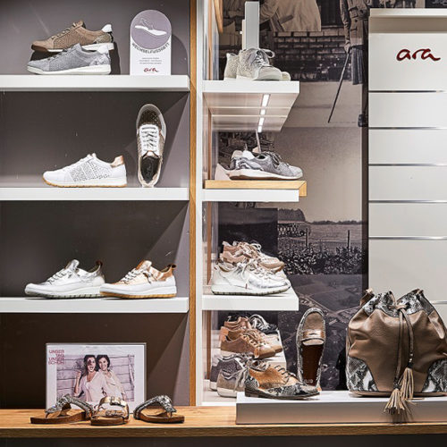 Die Umsetzung des neuen Ladenbaukonzeptes hat mit zwei Standorten in Deutschland begonnen, nämlich mit den Ara-Stores in München und Celle, gefolgt von 15 weiteren Standorten im In-  und  Ausland, unter anderem in Bremen, Freiburg und Stuttgart. (Foto: Ara Shoes)