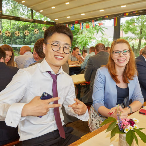 Die Teilnehmer genießen die „Security Meals & Deals" im Herbrandt's in Köln.