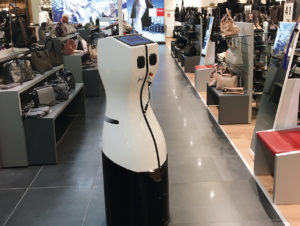 „Bestandsroboter“ mit RFID-Funktechnologie zur täglichen Bestandsaufnahme und Identifizierung falsch verräumter Schuhe. (Foto: ANWR)