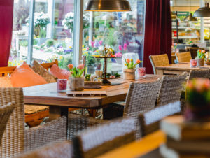 Sorgen für einen entspannten Einkauf: Cafés ergänzen die Dehner-Märkte in Münster (Abbildung), Osnabrück und Rheine (Foto: Benjamin Schweers)