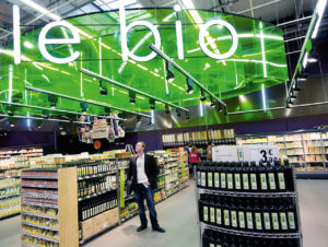 Carrefour präsentiert das Bio-Sortiment im Hypermarkt Ecully in Lyon (Frankreich) (Foto: Carrefour)