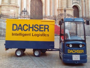 Dachser liefert im spanischen Malaga mit dem kleinen Elektromobil „El Carrito“ aus. (Foto: Dachser)