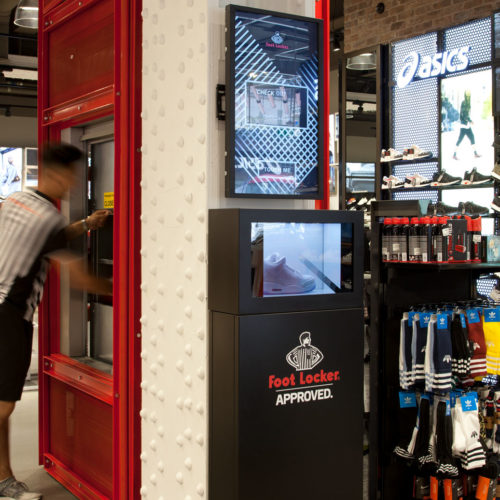 Digital Signage spielt eine zentrale Rolle im neuen Store-Konzept. (Foto: Foot Locker)