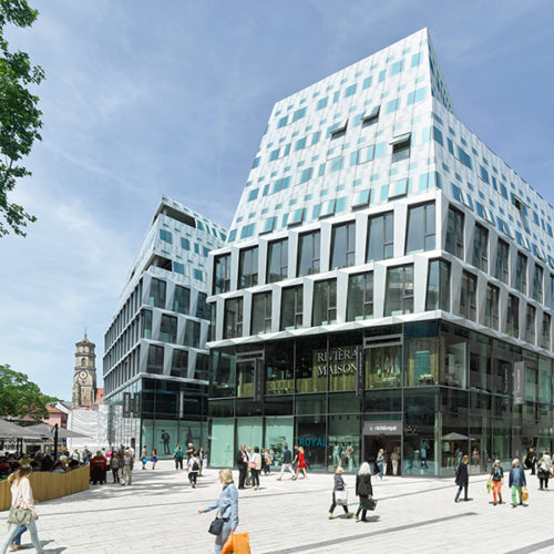 Die drei Gebäude, aus denen der neue Komplex besteht, erstrecken sich über eine Grundfläche von 38.250 qm in zwei Straßenblocks.