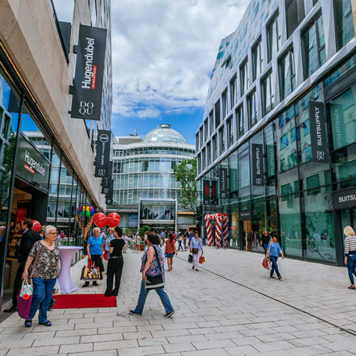 Der Einzelhandel im als Premium-Quartier angelegten neuen Einkaufsbereich aus rund 30 Shops setzt sich aus „hochgenrigen“ Marken von American Vintage, Bo Concept...