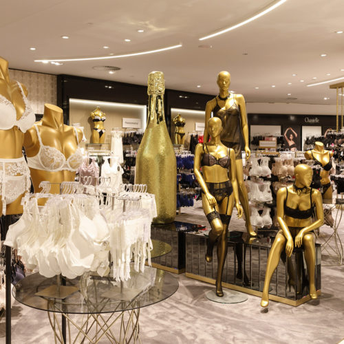 Goldene Mannequins in der Dessous-Abteilung (Foto: Galeria Kaufhof)