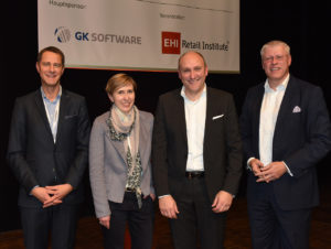 Die Teilnehmer des CIO-Panels: Frank Postel (Breuninger), Antje König (Rossmann) und Christoph Diekmeyer (Lunar) mit Moderator Olaf Schrage (Deichmann)
(Foto: EHI/Hauser)