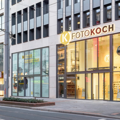 Die Fassade des neuen Foto Koch and der Schadowstraße. (Foto: Foto Koch)