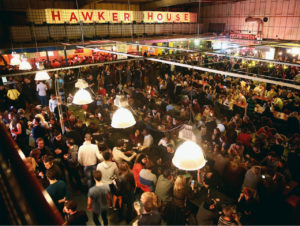 Auch im Hawker House dasselbe Bild: tout London isst und trinkt im Food Market (Foto: Hawker House)