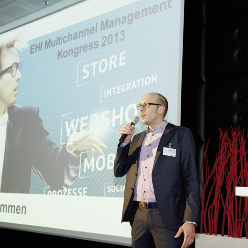 Lars Hofacker vom EHI Retail Institute eröffnete den Kongress.