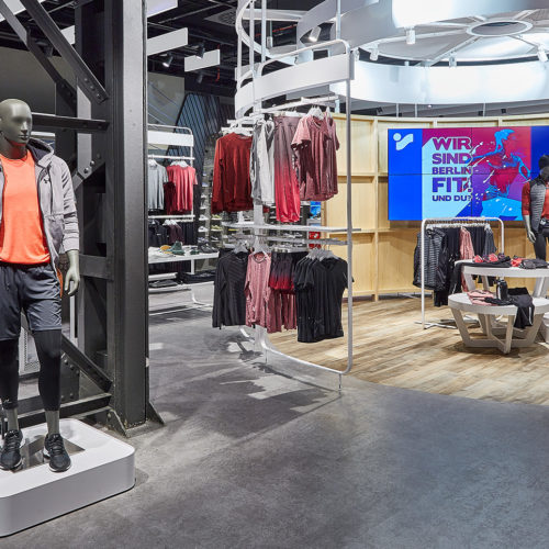 Der „Action Place“ empfängt Kunden alle 2 Wochen in neuem Look – hier im Intersport Voswinkel in Tegel (Foto: Intersport)