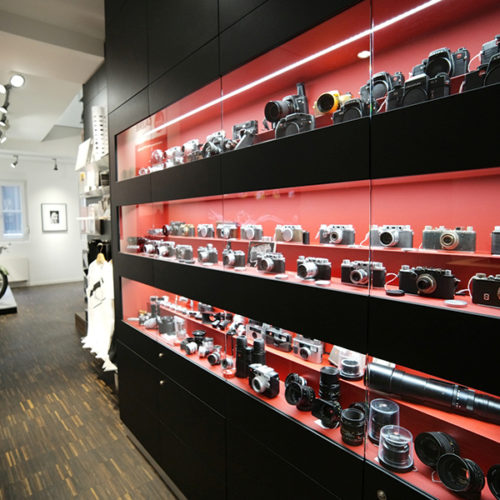 Darüber hinaus finden Sammler und Liebhaber historischer Leica-Kameras ein umfangreiches Angebot an Produkten aus vergangenen Tagen. (Foto: Leica)