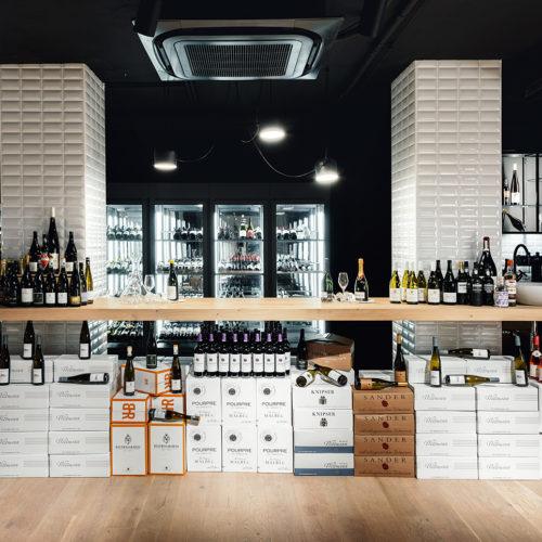 Die Weinbar im Marc O’Polo Strandcasino lädt zu professionellen Wein-Tastings ein. (Foto: Marc O’Polo)