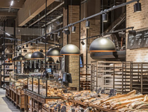 Real-Markthalle Krefeld: Backwaren in der Speziallichtfarbe
„Golden Bread“ von Bäro (Foto: Bäro)