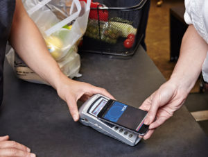Die technischen Voraussetzungen für die Verbreitung des mobilen
Bezahlen im Handel sind weitgehend gegeben (Foto: Visa)