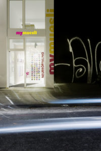 Cooler Auftritt im Kölner Szeneviertel Ehrenstraße