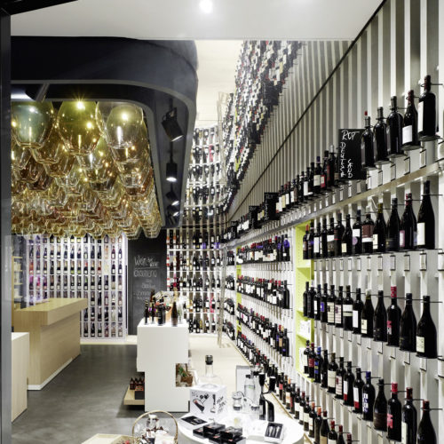 Die Weinkellerei Höchst hat in einem Shoppingcenter einen Store eröffnet.