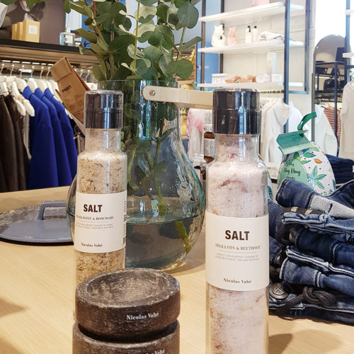 Typisch Concept Store: Feines Salz neben Jeans im Pier 14. (Foto: Pier 14)