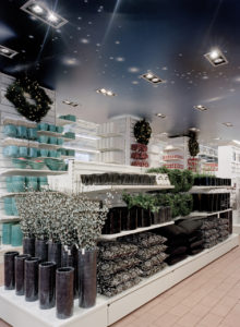 Dekoratives, wohnliches Storedesign für den norwegischen Gartencenter-Betreiber Plantagen