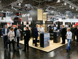 Auf der Sonderfläche „Start-Up Hub“ präsentieren Newcomer ihre Entwicklungen modernster IT-Systeme und Lösungen für den Einzelhandel. (Foto: Messe Düsseldorf)