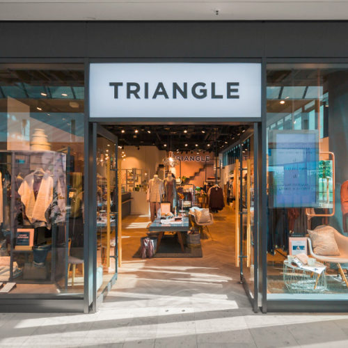 Entwickelt wurde das Konzept von Triangle und der Branding- und Design-Company Liganova. Die ursprüngliche Idee kommt aus dem Segment selber und wurde in Ansätzen bereits bei ersten Händler-Events Anfang 2015 präsentiert – zu einem Zeitpunkt, an dem die Marke, die unter dem Dach der s.Oliver Group entsteht, stärker mit eigenständigem Profil ausgestattet wurde. Weitere Stores sind in Planung. (Foto: Triangle)