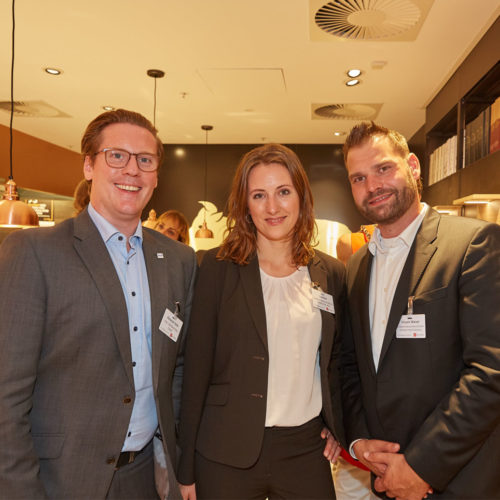 Nahmen die „Premium Beef Bar" von Edeka Zurheide unter die Lupe: Alexander Gehb (Real SB-Warenhaus), Lisa Nett (Le Buffet Restaurant & Café Gesellschaft mbH) und Vincent Wiener (Unilever Deutschland GmbH)